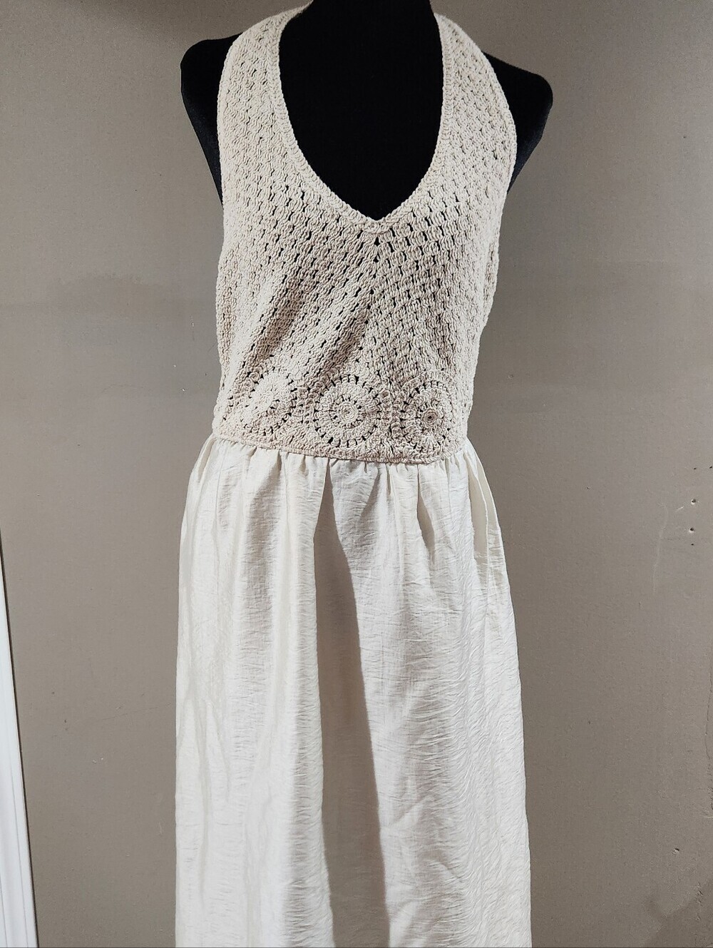 Nwt loft Crochet Halter Midi Dress cream sz 4 Crochet Halter Midi Dress